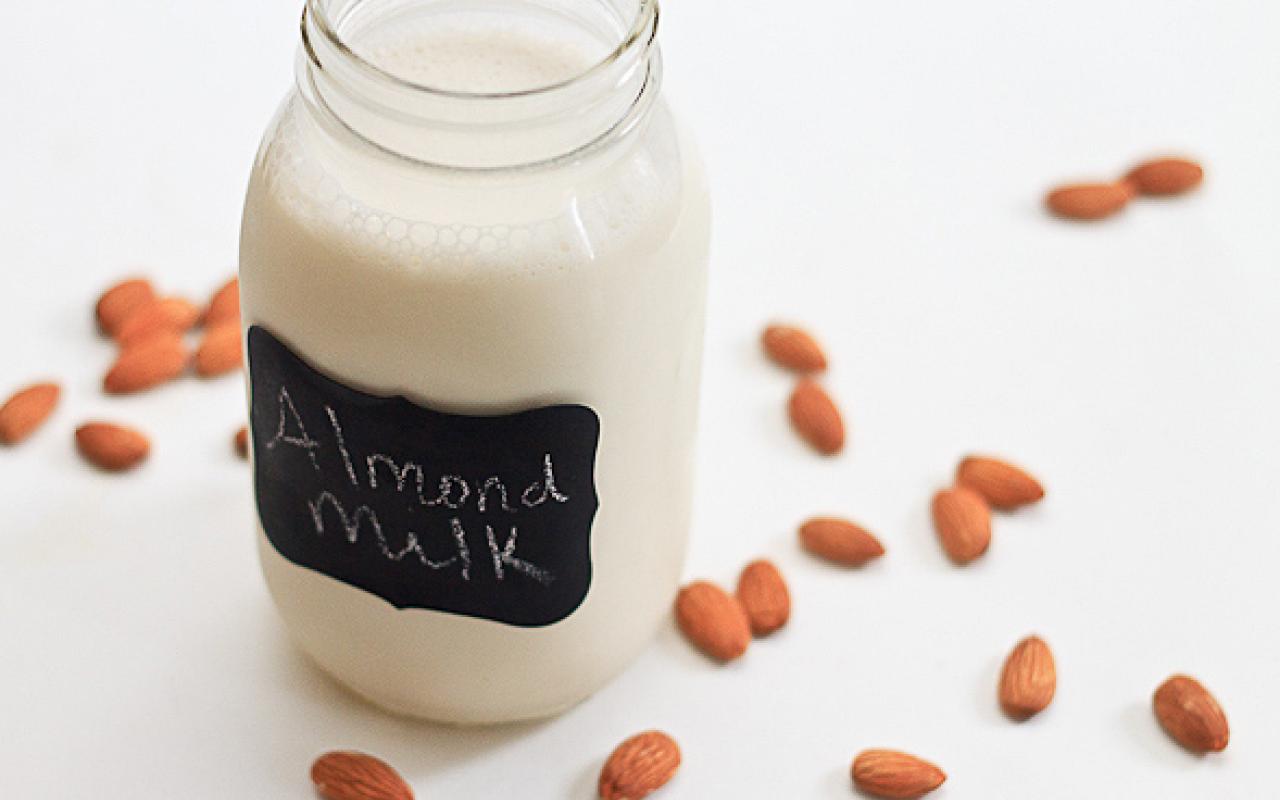 almond_milk.jpg