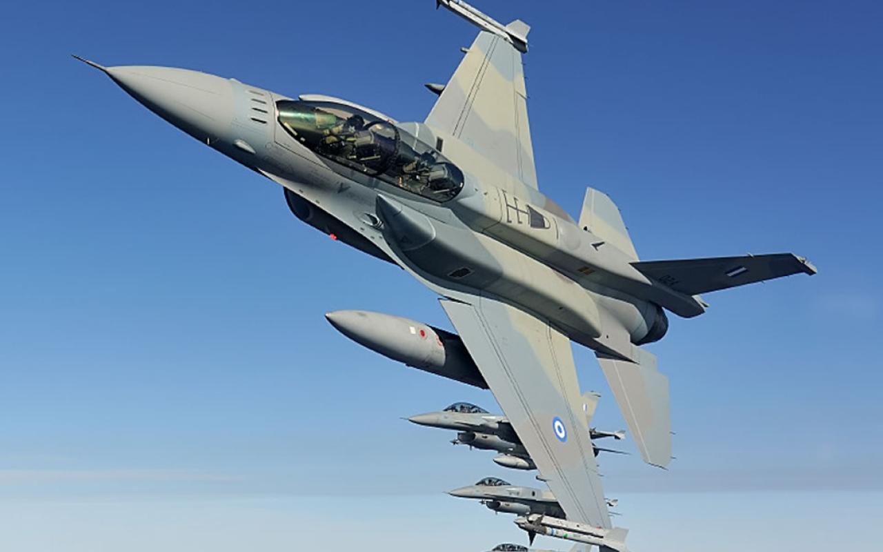 Πτώση αεροσκάφους  F-16 στη Γαύδο - Σώοι οι δύο χειριστές του - Η φωτογραφία από τα συντρίμμια 