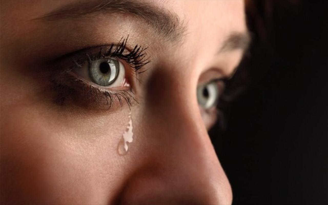 γυναίκα κλαίει