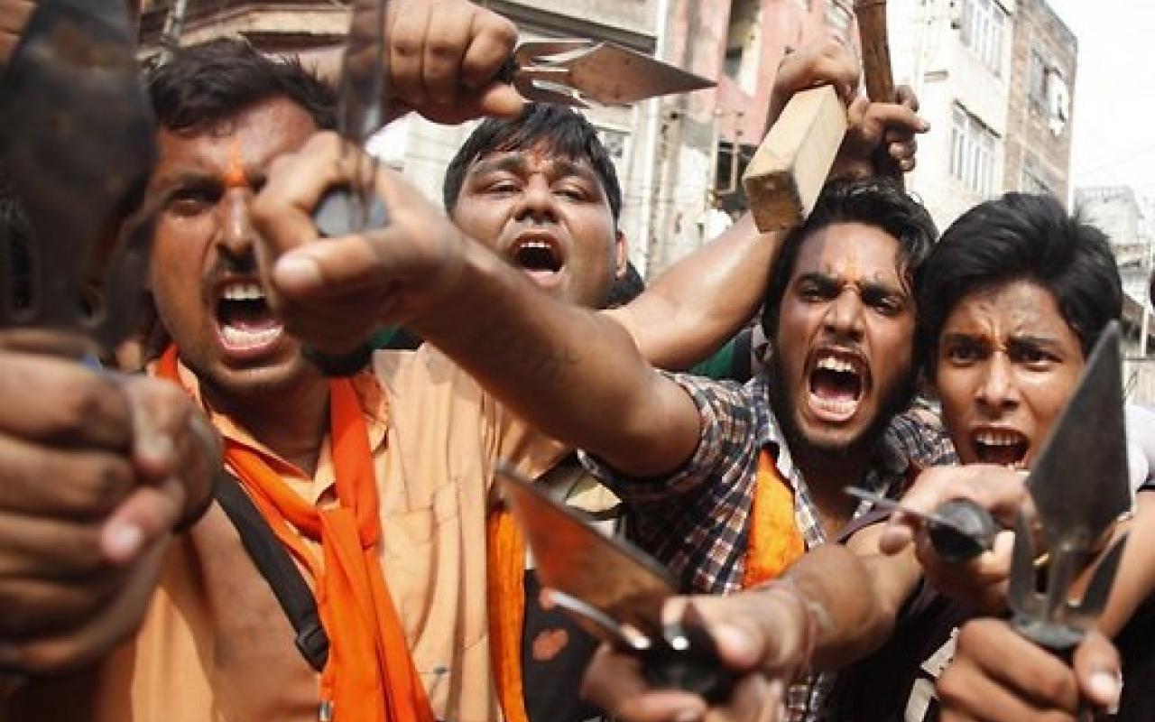 Ινδία: Χιλιάδες άτομα εισέβαλαν σε φυλακή και λίντσαραν κρατούμενο για βιασμό
