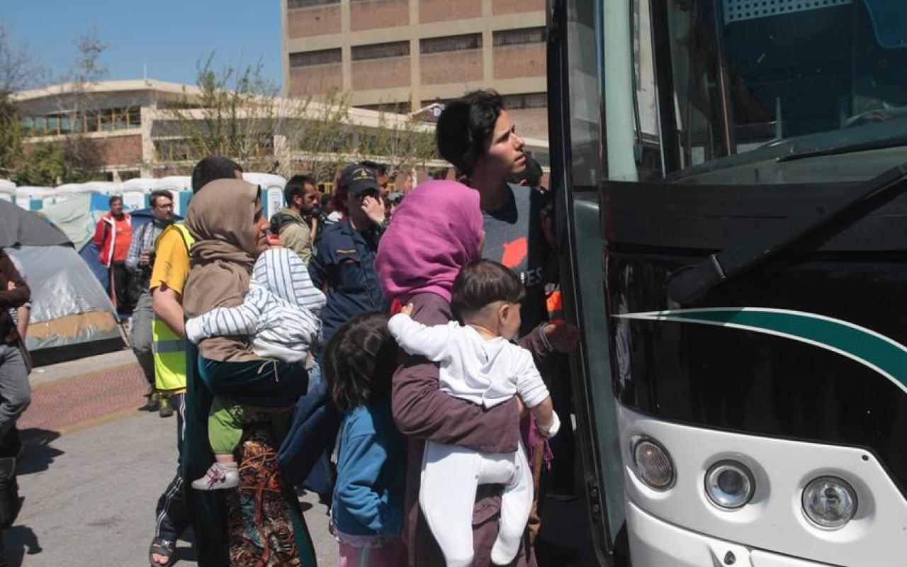 προσφυγες,λεωφορεια