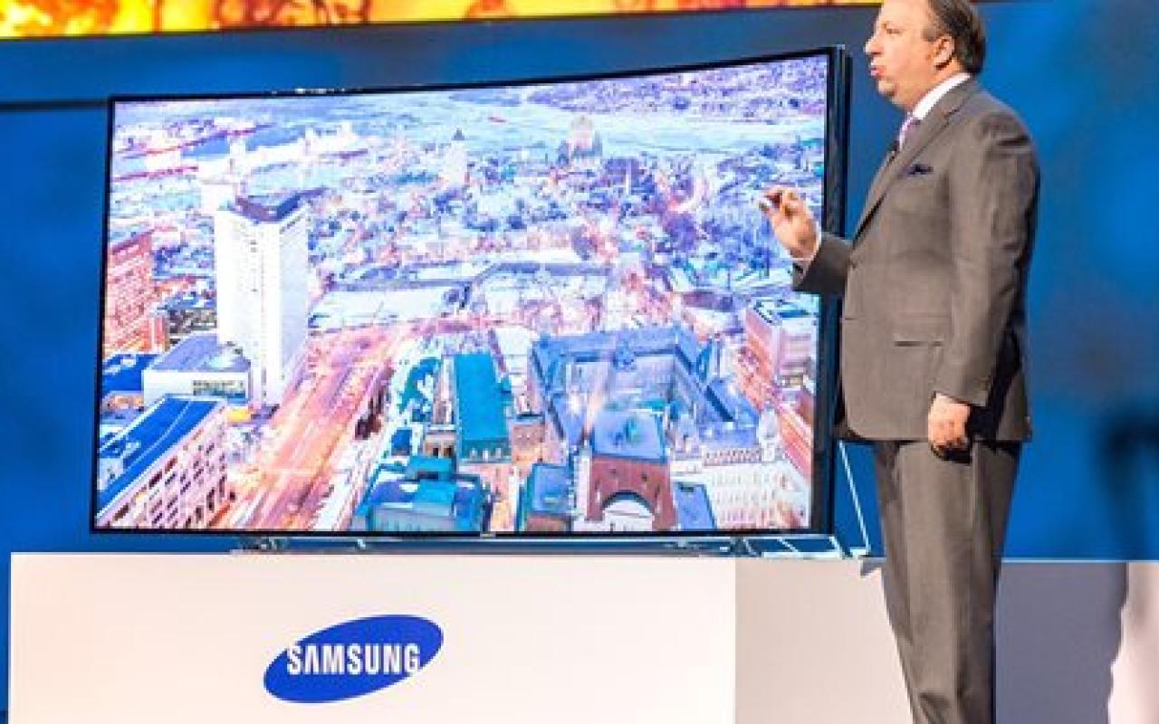 Samsung: Η μεγαλύτερη κυρτή τηλεόραση στον κόσμο με οθόνη 105 ίντσες