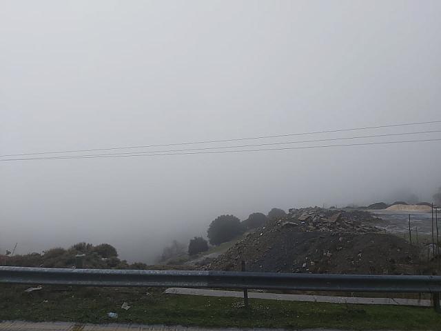 Το τοπίο "βυθίστηκε" στην ομίχλη