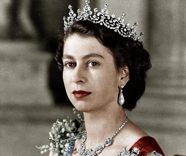 Σαν σήμερα το 1953 έγινε η στέψη της Βασίλισσας Ελισάβετ Β ' του Ηνωμένου Βασιλείου (σήμερα συμπληρώνει στο θρόνο 69 χρόνια)