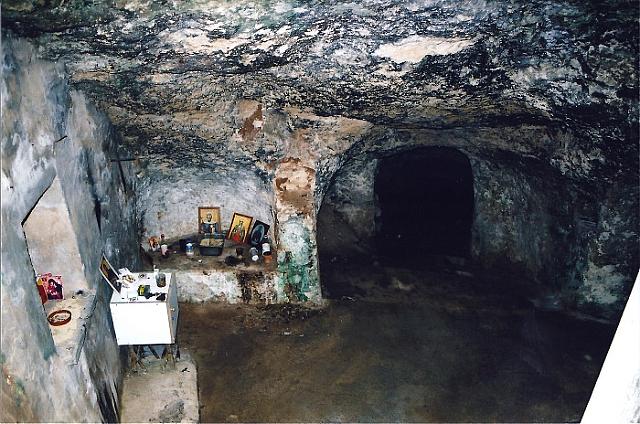 σπηλαιο οσιας φωτεινή ριζοκαρπασο