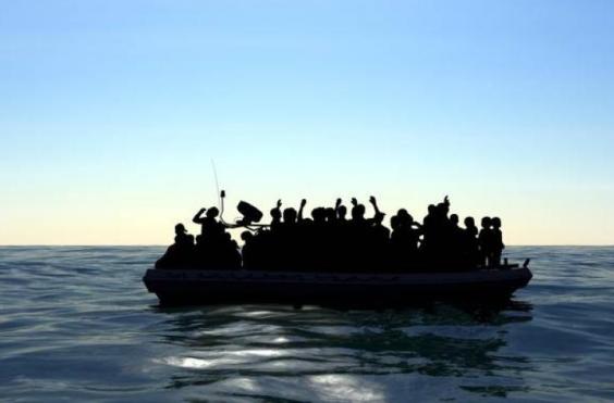 μετανάστες στη θάλασσα