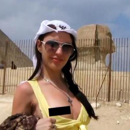 Γύρισαν... πορνό στις πυραμίδες της Αιγύπτου
