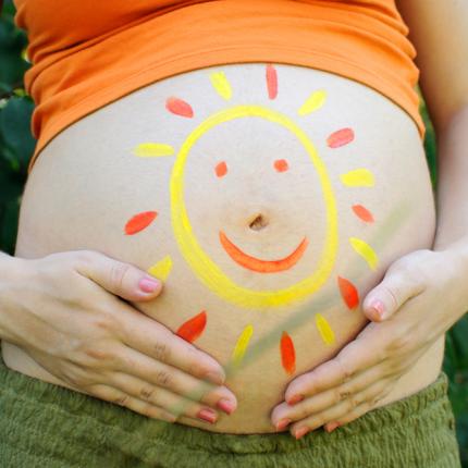 summer-sun-pregnant-belly.jpg