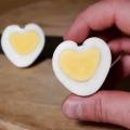 Πως να φτίαξετε αυγά σε σχήμα...καρδιάς ενόψει Πάσχα