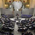 Γερμανοί υπουργοί κοιμούνται στο γραφείο τους  για να μην ξοδεύονται