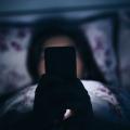 girl-using-phone-in-bed-in-the-dark.jpg