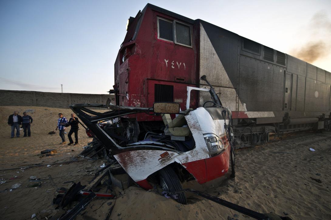 Αίγυπτος: Επτά νεκροί από σύγκρουση τρένου με σχολικό λεωφορείο