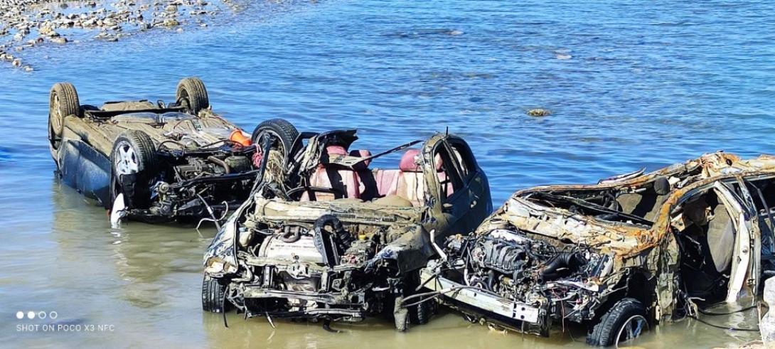 Τα αυτοκίνητα που βρέθηκαν στο βυθό της θάλασσας