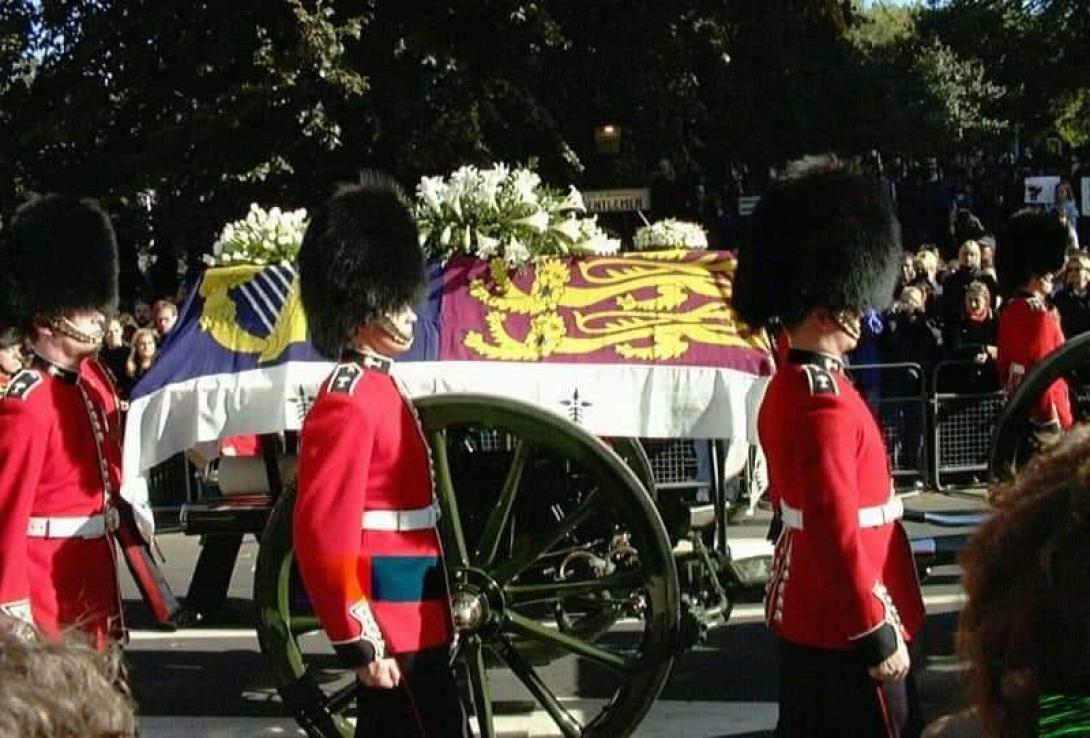 Σαν σήμερα το 1997 έγινε η κηδεία της πριγκίπισσας Νταϊάνας