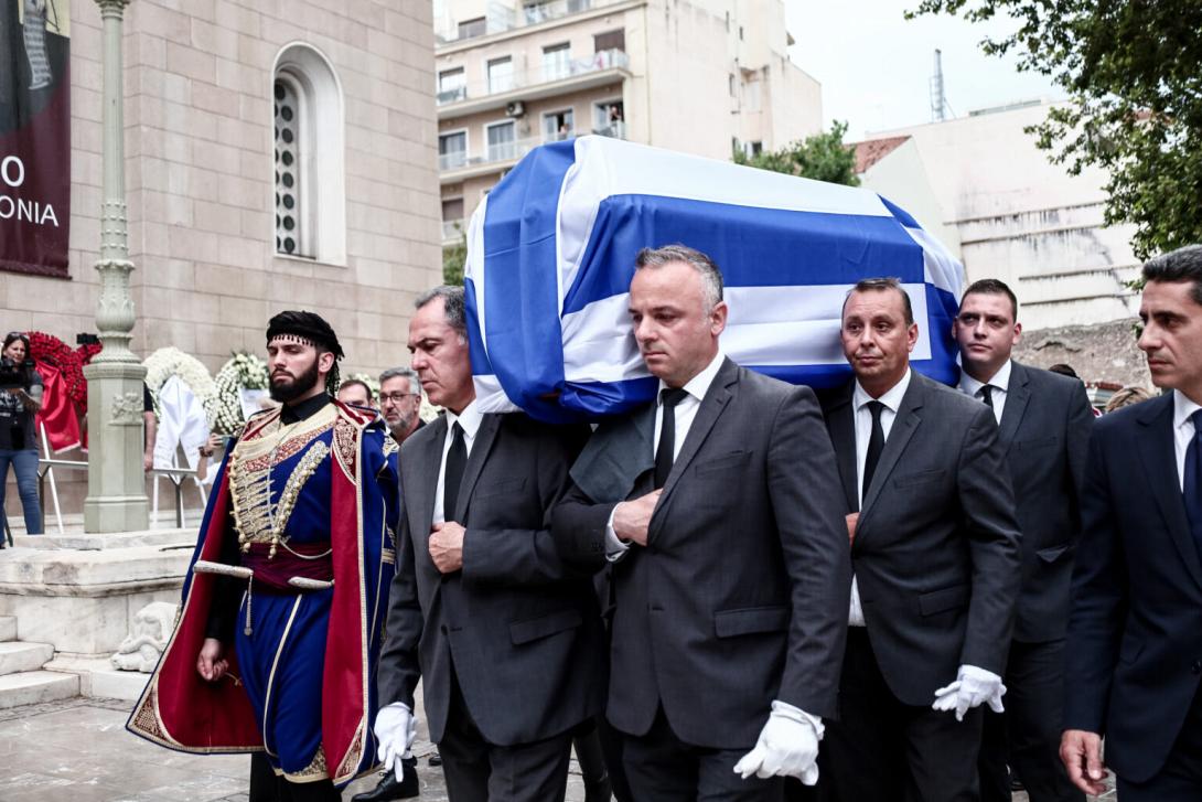 Γιάννης Μαρκόπουλος: Σε κλίμα βαθιάς συγκίνησης η κηδεία του