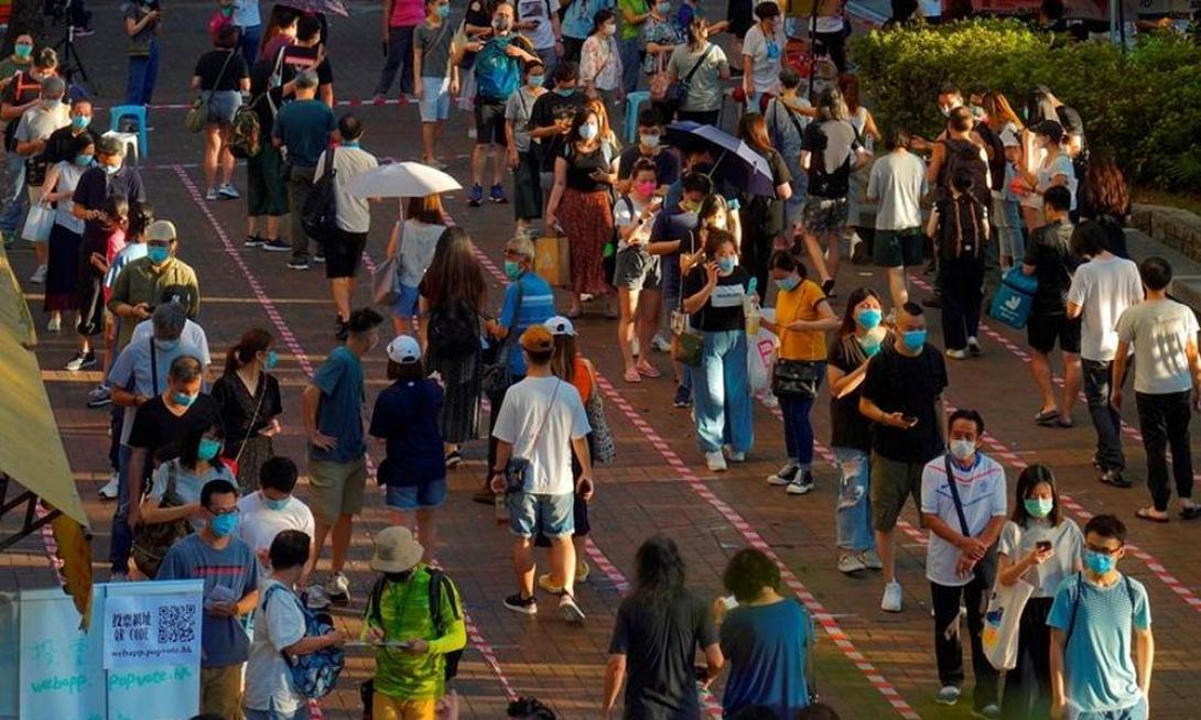 Κάτοικοι του Χονγκ Κονγκ σε ουρές