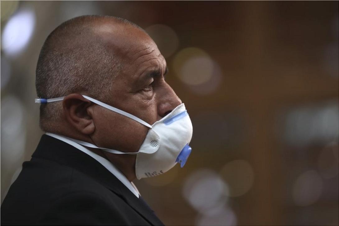 Ο Βούλγαρος πρωθυπουργός Μπόικο Μπορίσοφ φορά μάσκα με φίλτρο