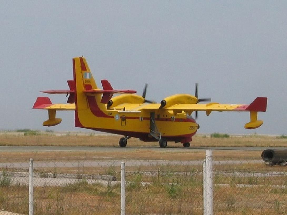 Πυροσβεστικό αεροσκάφος ανετράπη και βυθίστηκε στο Θερμαϊκό
