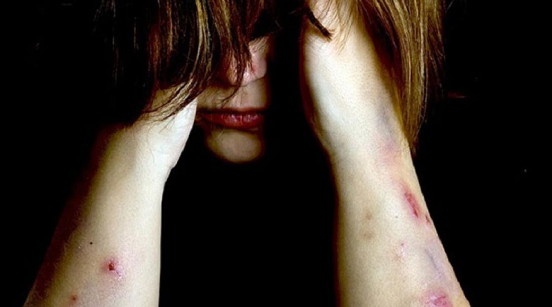 ξυλοδαρμός κακοποίηση ενδοοικογενειακή βία