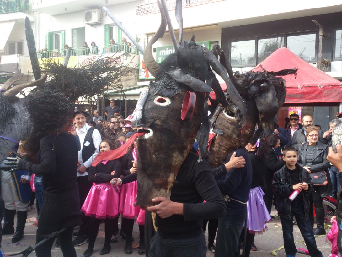 Πλήθος κόσμου ξεφάντωσε στο Καρναβάλι του Δήμου Φαιστού (φωτορεπορτάζ)