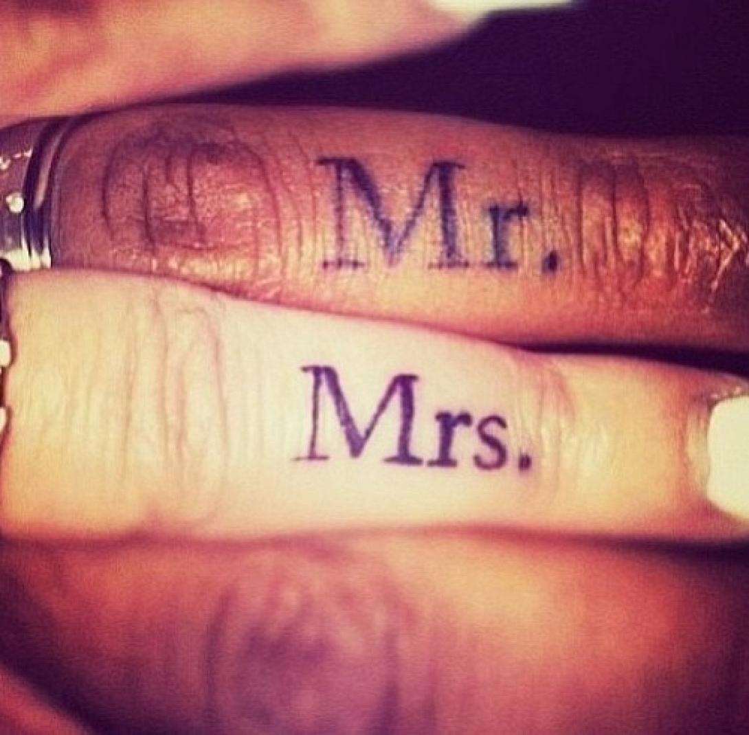 10 finger tattoo για ζευγάρια!