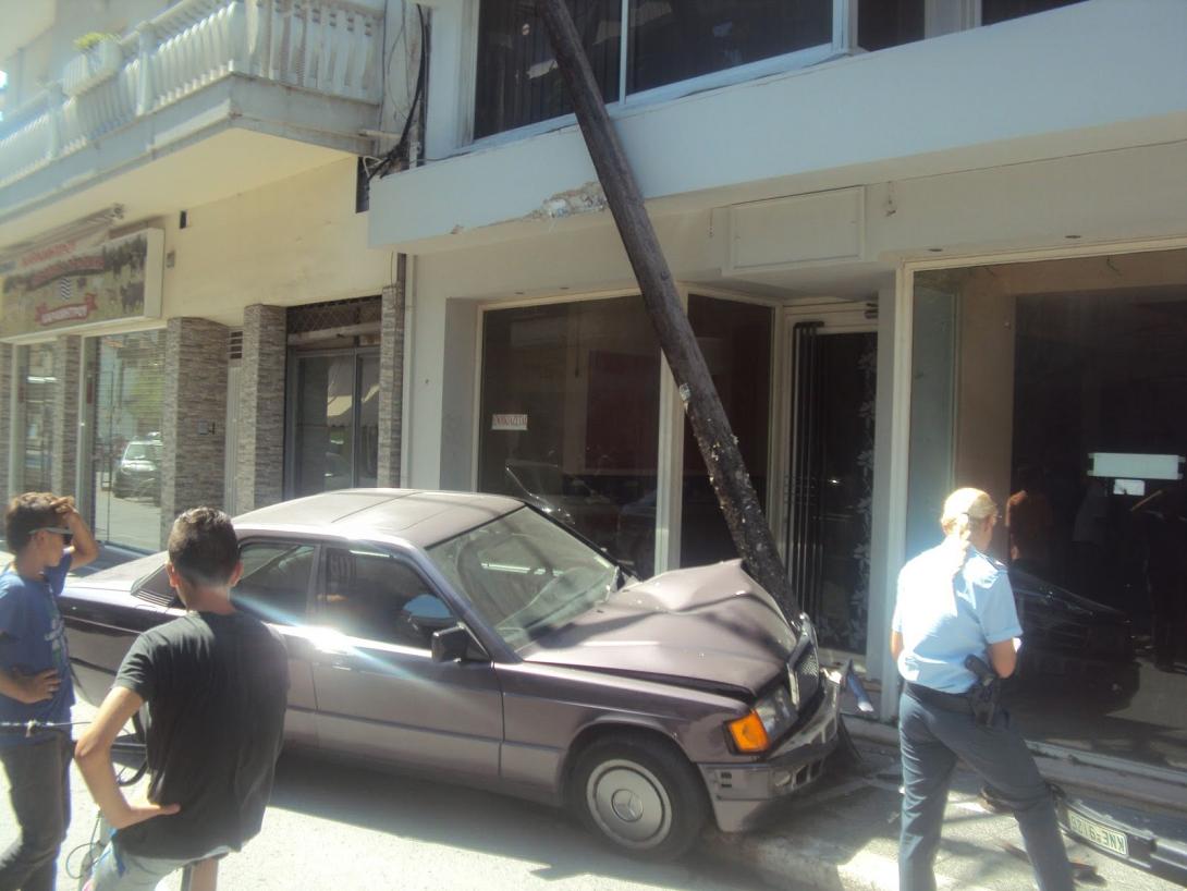 Χανιά: Έχασε τον έλεγχο του αυτοκινήτου και έπεσε πάνω στην κολώνα της ΔΕΗ