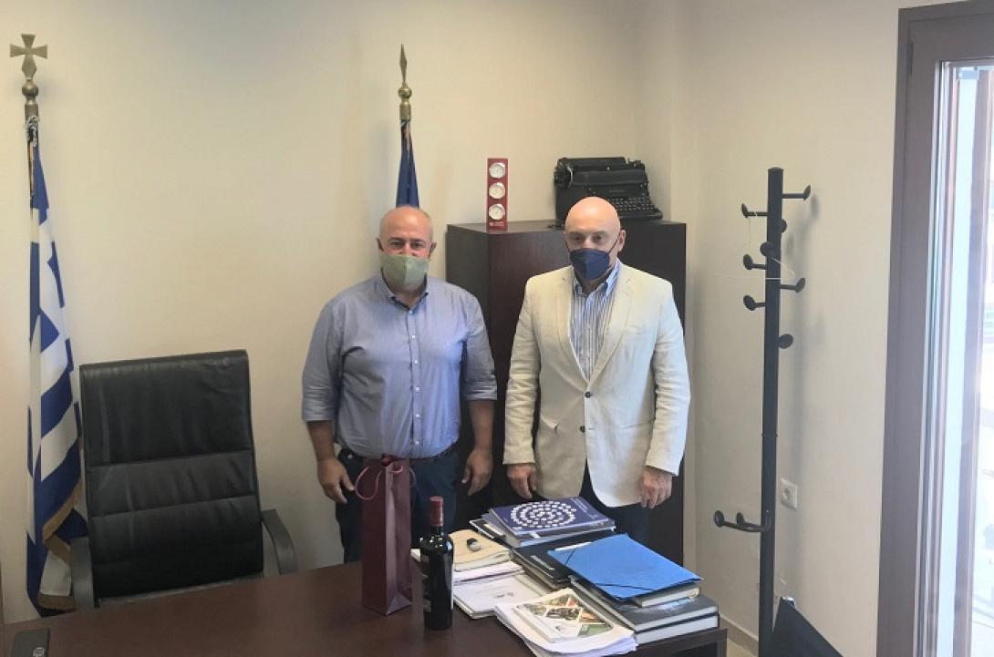 Συνάντηση του προέδρου του επιμελητηρίου Λασιθίου Θωμά Χαριτάκη με τον Πρέσβη της Γεωργίας στην Αθήνα David Dondua