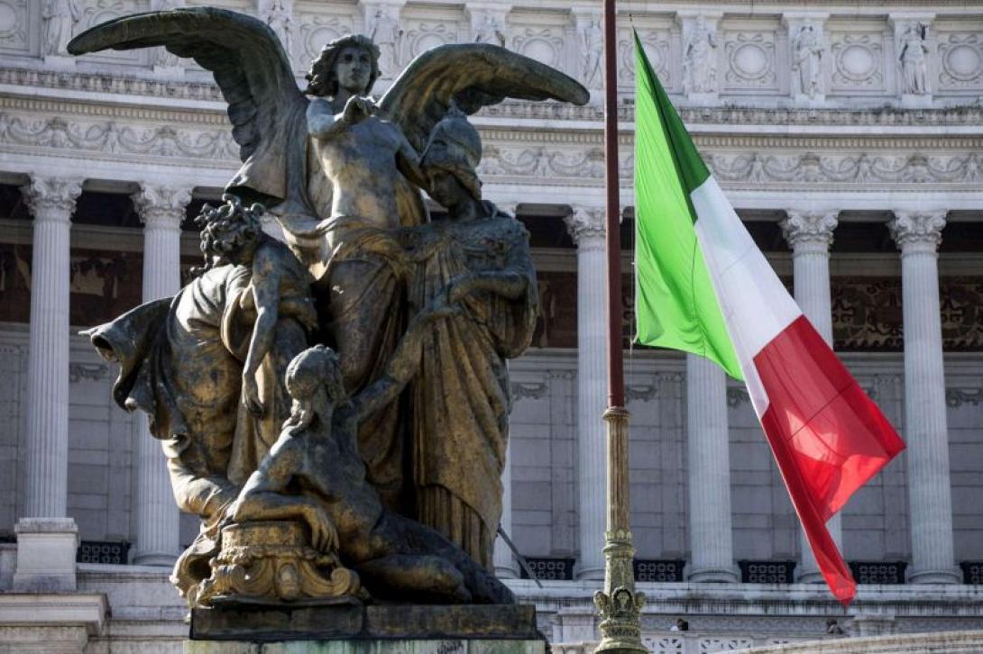 Ιταλία κορωνοϊος μεσίστιες σημαίες