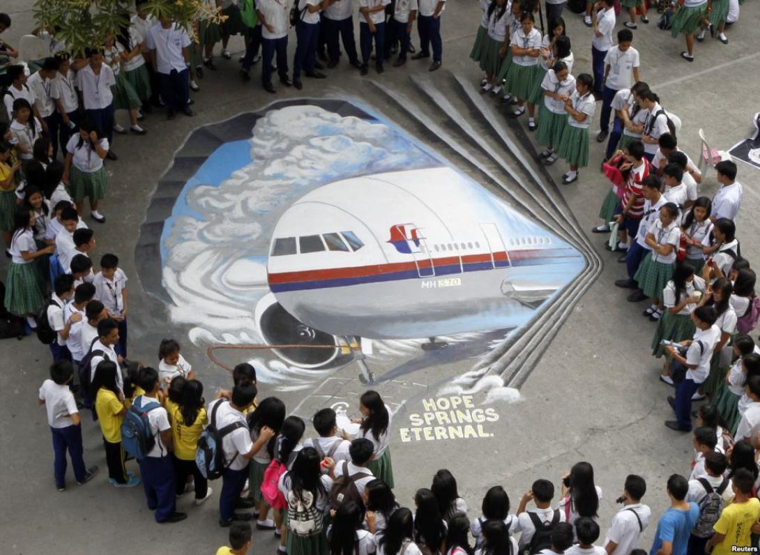 Οργισμένοι συγγενείς των κινέζων επιβατών της πτήσης της Malaysia Airlines έκαναν πορεία προς τη μαλαισιανή πρεσβεία στο Πεκίνο