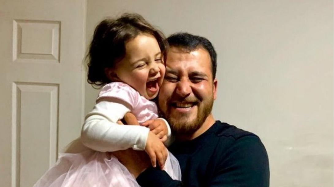 Ο Σύριος Αμπντουλάχ αλ Μοχάμεντ και η τρίχρονη κόρη του