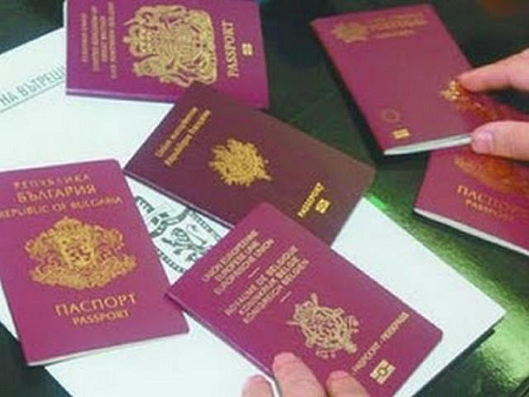 Χειροπέδες σε τρεις αλλοδαπούς με πλαστά διαβατήρια