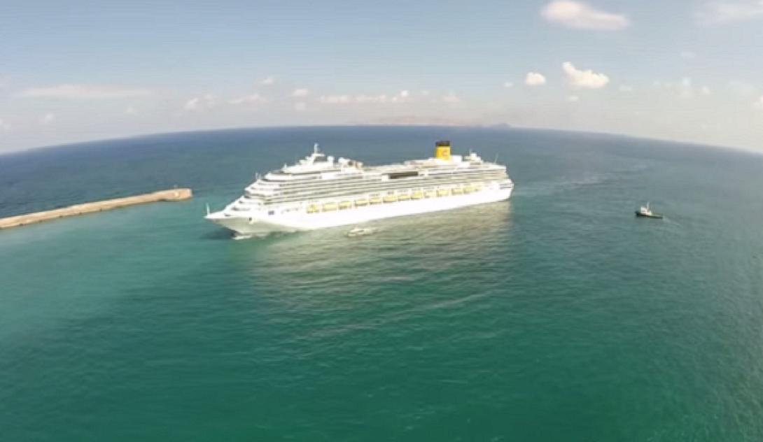 Όταν μία πλωτή πολιτεία μπαίνει στο λιμάνι του Ηρακλείου (βίντεο) 