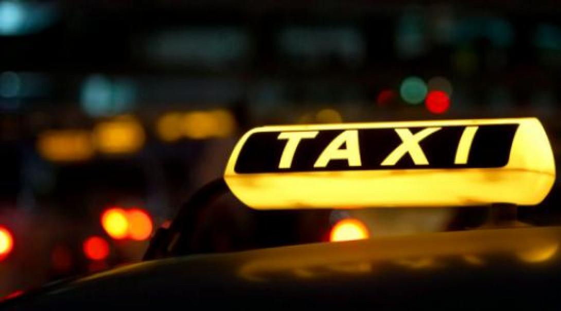Οι οδηγοί ταξί απειλούν με απεργία και ζητούν την παραίτηση της κυβέρνησης