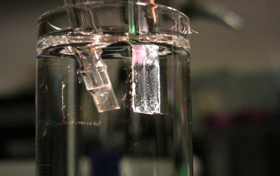 Τεχνητή φωτοσύνθεση… μετατρέπει το νερό σε καύσιμο!