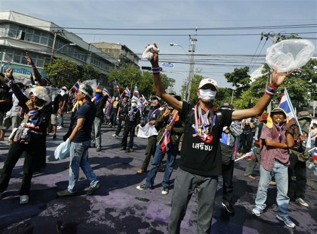 Μπανγκόκ: Εκρήξεις και πυροβολισμοί παραμονές εκλογών