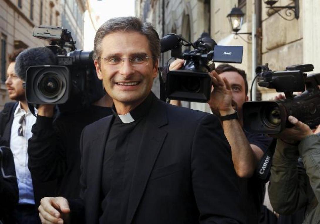 vatican-priest-gay.jpg