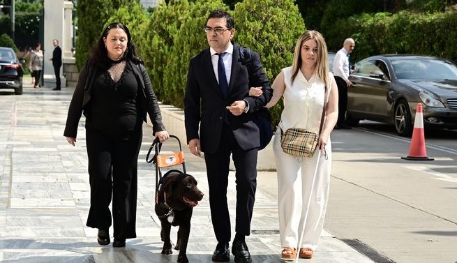 Γιώργος Σταμάτης: Ποιος είναι ο βουλευτής που εμφανίστηκε με τον ...