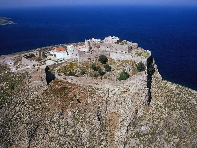 Απεικονίζεται το κάστρο των Λεπίδων