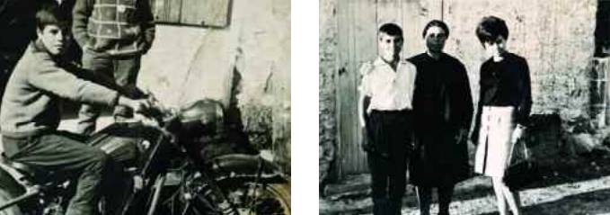 Απεικονίζεται ο Μανώλης Μπικάκης σε παιδική ηλικία να κάνει ποδήλατο και στην διπλανή φωτογραφία απεικονίζεται οικογενειακή