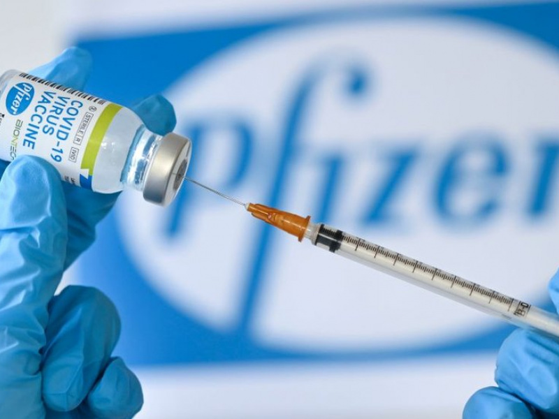 Κορωνοϊός.  Η Pfizer καθυστερεί την παράδοση μιας νέας παρτίδας εμβολίων