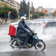 delivery βροχή