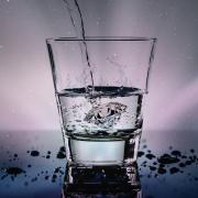 Υπάρχει video που δείχνει οδηγίες για το πως πίνεις νερό 