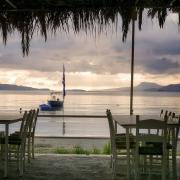 καιρός θάλασσα ταβέρνα σύννεφα