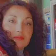 με