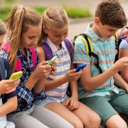 social media παιδί