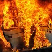 φωτια σε αυτοκίνητο