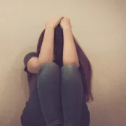 ανηλικη βια
