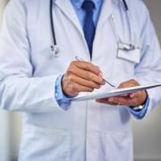 Γιατρός (φωτογραφία από create.vista.com)