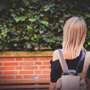 Κοπέλα (φωτογραφία από create.vista.com)