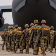 στρατιώτες 